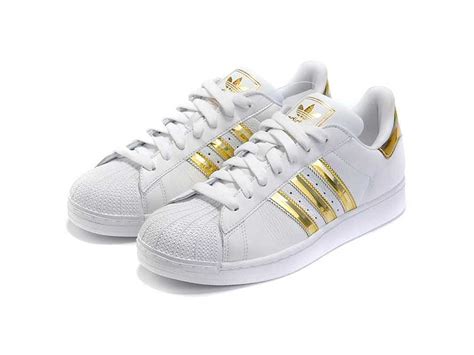 adidas Women's Superstar Sneaker, White/Gold Metallic/White, 10